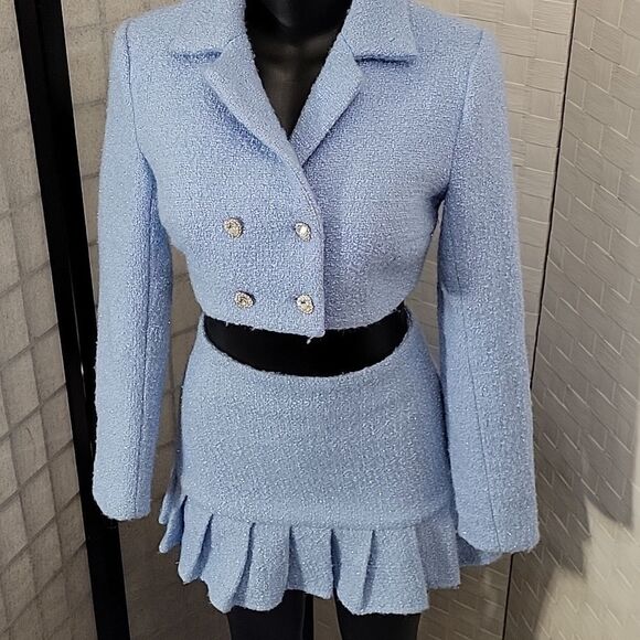 BRAND NEW WOVEN TWEED BLAZER FEATURING A CROPPED LENGTH, NOTCHED LABELS SETS - Picture 5 of 16